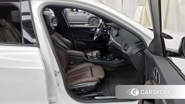 BMW 1 Series (F40) 2020 Белый из Кореи, фото 2