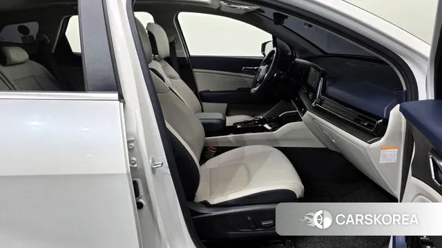 Kia Sportage 5th Generation Hybrid 2023 Белый из Кореи, фото 2