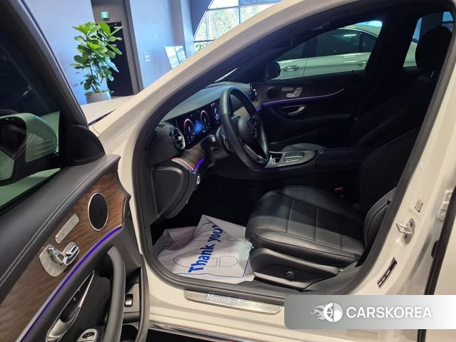 Mercedes-Benz E-Class W213 2023 Белый из Кореи, фото 2