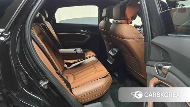 Audi e-Tron 2021 Черный из Кореи, фото 2