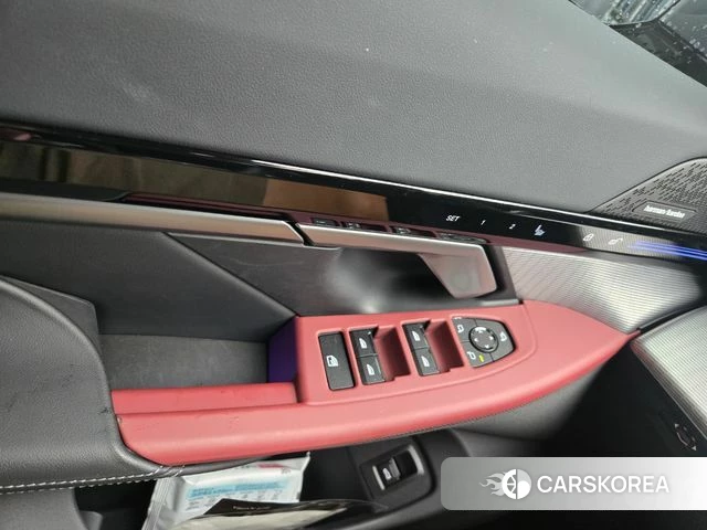 BMW 5 Series (G60) 2023 Светло-серебряный цвет из Кореи, фото 2