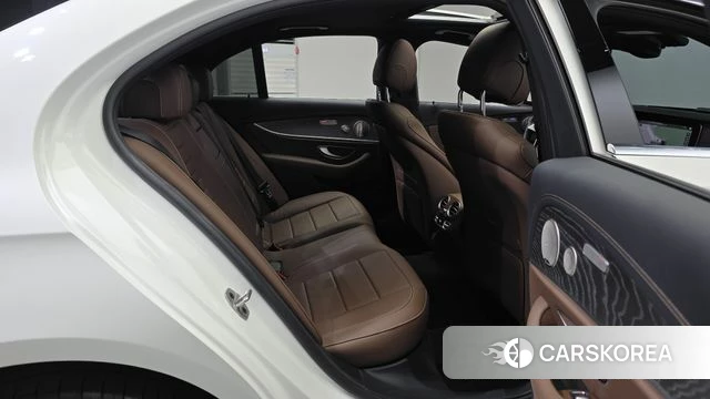 Mercedes-Benz E-Class W213 2023 Белый из Кореи, фото 2