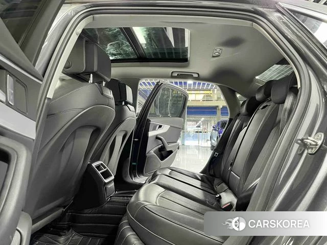 Audi A4L 2024 Темно-серый из Китая, фото 2