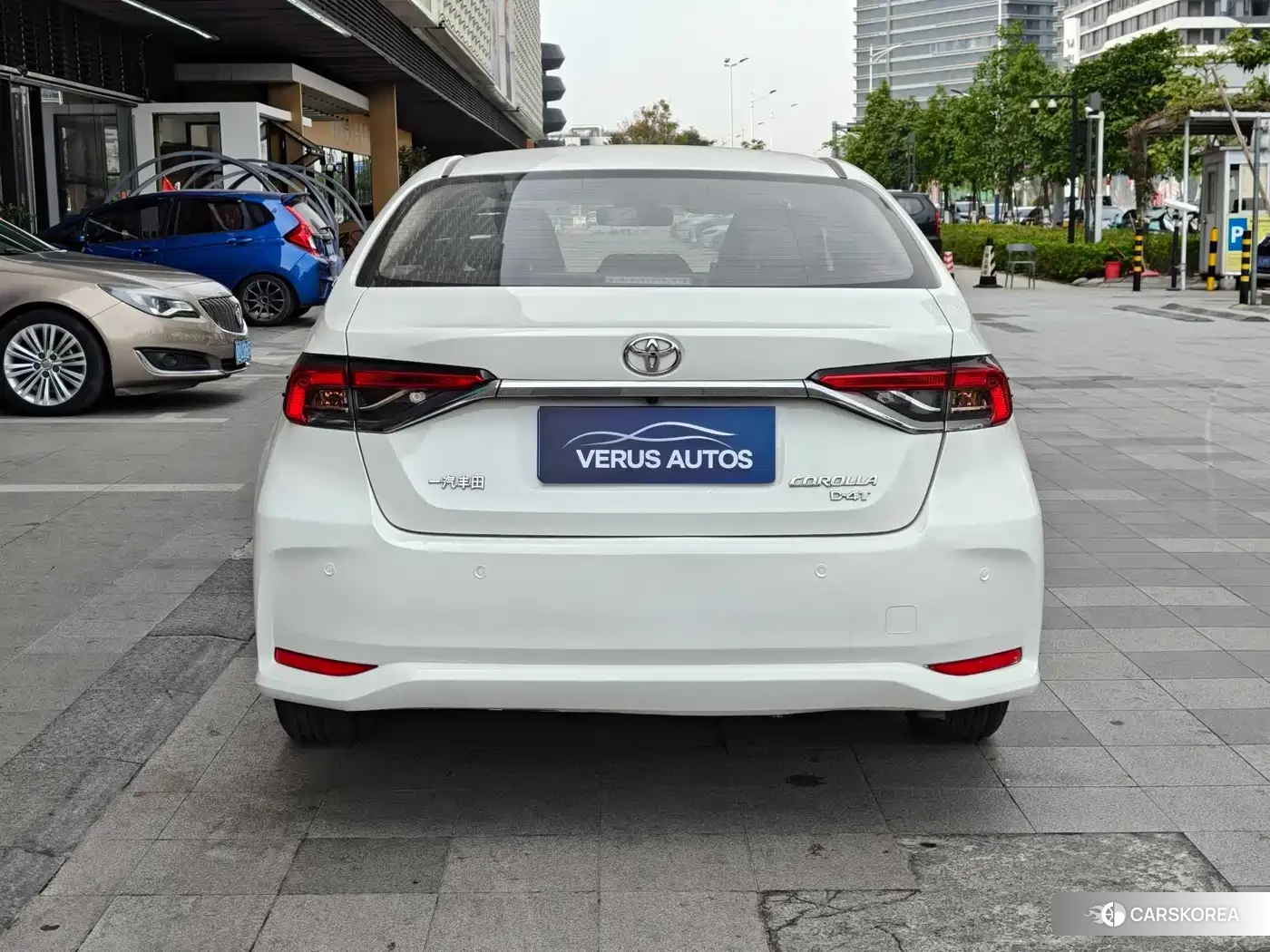 Toyota Corolla 2023 Белый из Китая, фото 2