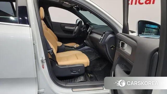 Volvo XC40 2020 Белый из Кореи, фото 2