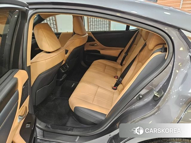 Lexus ES300h 7th generation 2024 Серый из Кореи, фото 2