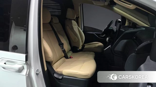 Hyundai Staria 2023 Белый из Кореи, фото 2
