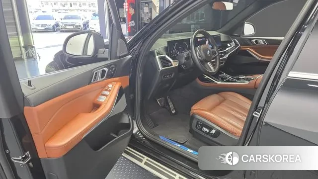 BMW X7 (G07) 2024 Черный из Кореи, фото 2