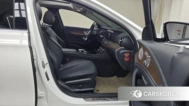 Mercedes-Benz E-Class W213 2019 Белый из Кореи, фото 2