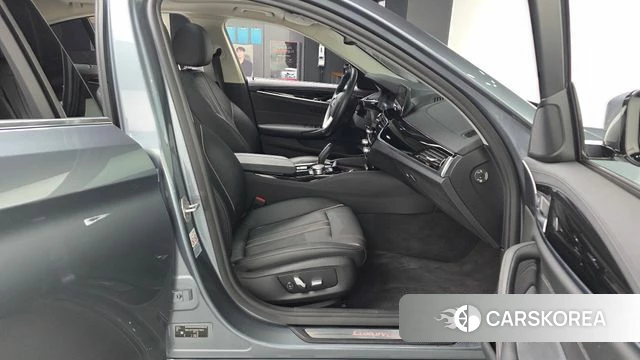 BMW 5 Series (G30) 2019 Серый из Кореи, фото 2