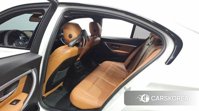 BMW 3 Series (F30) 2018 Белый из Кореи, фото 2