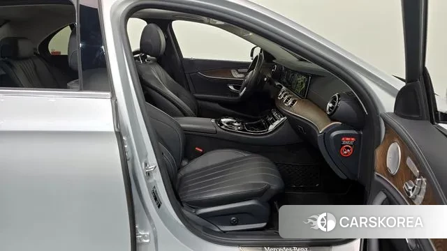 Mercedes-Benz E-Class W213 2019 Серебристо-серый из Кореи, фото 2