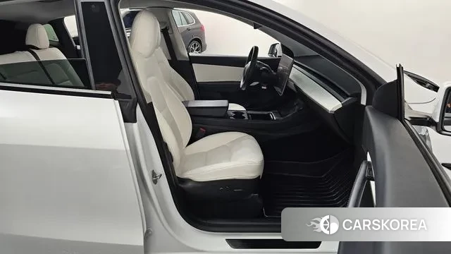 Tesla Model Y 2021 Белый из Кореи, фото 2