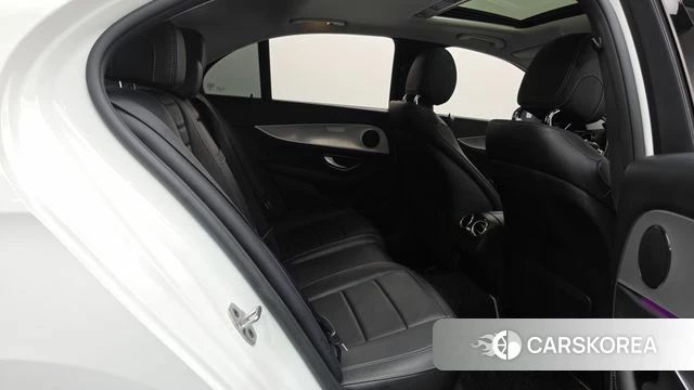 Mercedes-Benz E-Class W213 2018 Белый из Кореи, фото 2