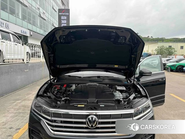 Volkswagen Touareg 2023 Черный из Китая, фото 2
