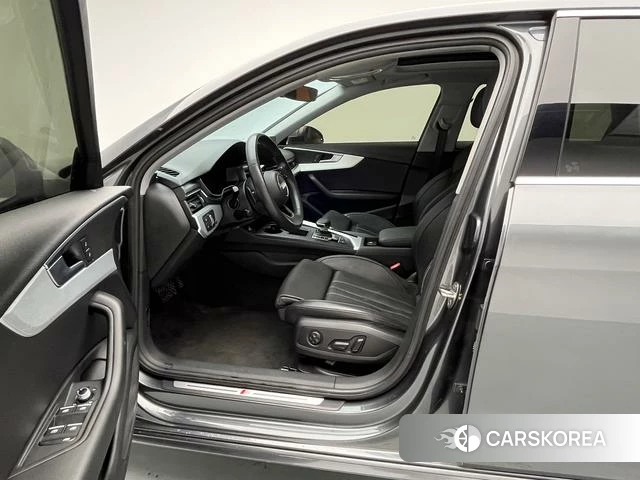 Audi A4L 2022 Темно-серый из Китая, фото 2
