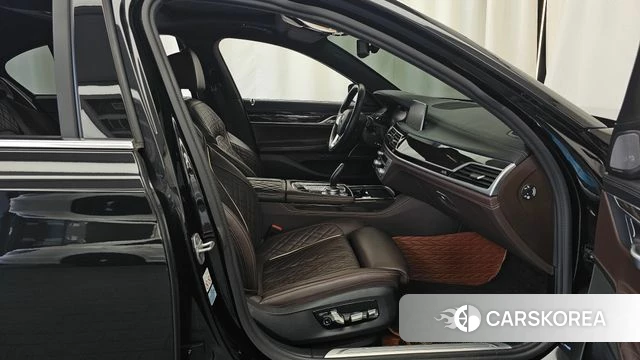 BMW 7 Series (G11) 2020 Черный из Кореи, фото 2