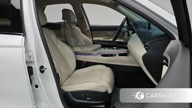 Genesis GV70 2023 Белый из Кореи, фото 2