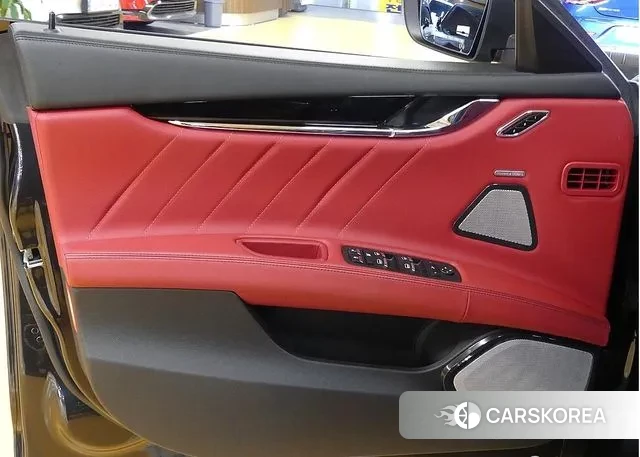 Maserati Quattroporte 2023 Черный из Кореи, фото 2