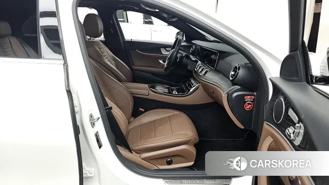 Mercedes-Benz E-Class W213 2022 Белый из Кореи, фото 2