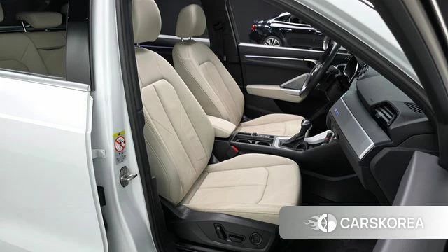 Audi Q3 (F3) 2023 Белый из Кореи, фото 2