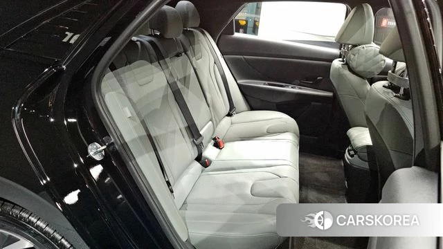 Hyundai The New Avante (CN7) 2023 Черный из Кореи, фото 2