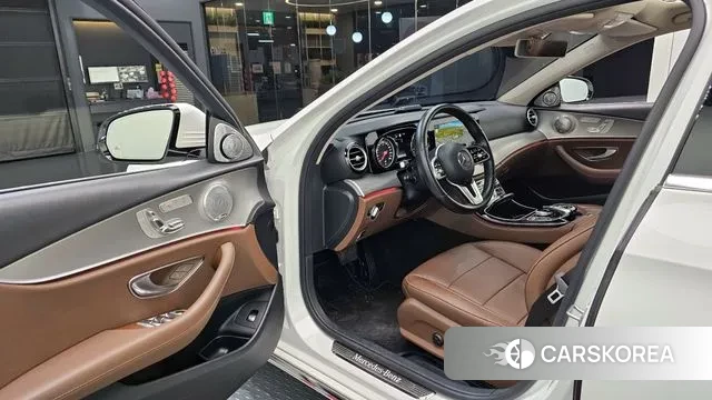 Mercedes-Benz E-Class W213 2018 Белый из Кореи, фото 2