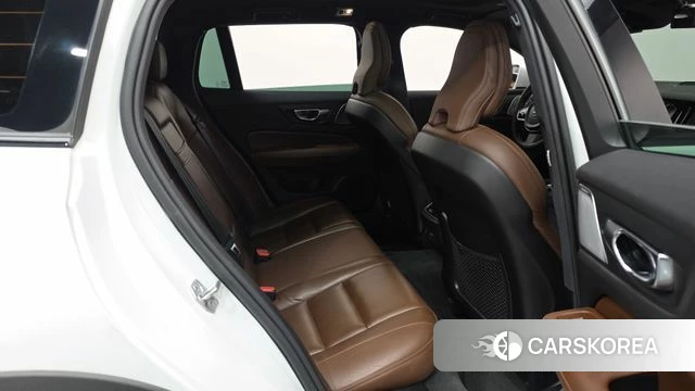 Volvo V60 Cross-Country 2nd Generation 2021 Белый из Кореи, фото 2