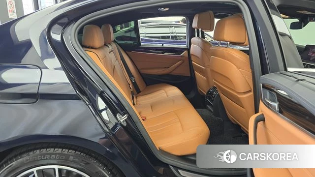 BMW 5 Series (G30) 2022 Черный из Кореи, фото 2