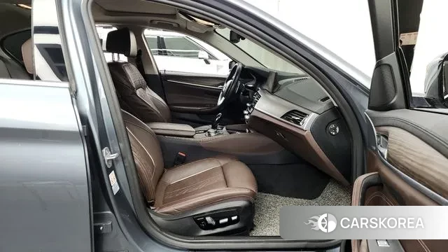 BMW 5 Series (G30) 2019 Серый из Кореи, фото 2