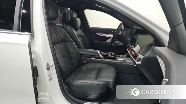 BMW i7 (G70) 2023 Белый из Кореи, фото 2