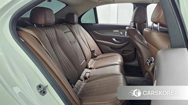 Mercedes-Benz E-Class W213 2019 Белый из Кореи, фото 2