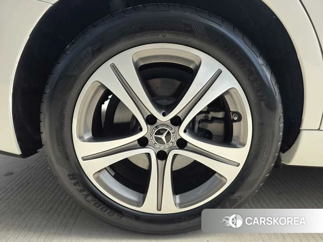 Mercedes-Benz Class C 2022 Белый из Китая, фото 2