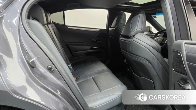Lexus ES300h 7th generation 2021 Серый из Кореи, фото 2