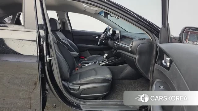 Kia The New K3 2nd generation 2023 Черный из Кореи, фото 2