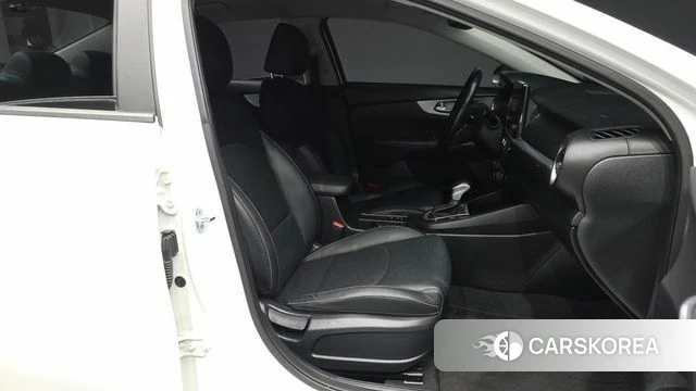 Kia The New K3 2nd generation 2022 Белый из Кореи, фото 2