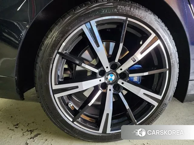 BMW 5 Series (G60) 2025 Черный из Кореи, фото 2