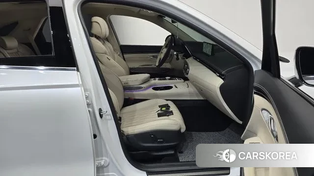 Genesis GV70 2023 Белый из Кореи, фото 2