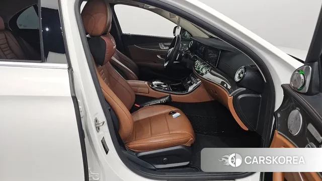 Mercedes-Benz E-Class W213 2019 Белый из Кореи, фото 2