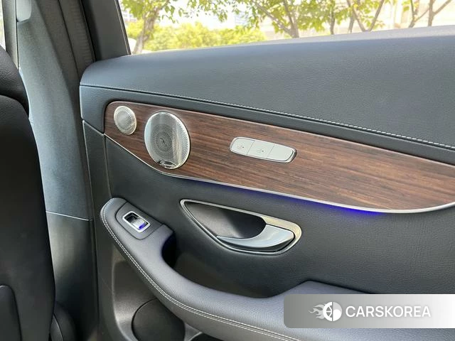 Mercedes-Benz GLC 2021 Белый из Китая, фото 2