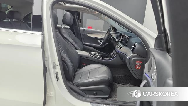 Mercedes-Benz E-Class W213 2018 Белый из Кореи, фото 2