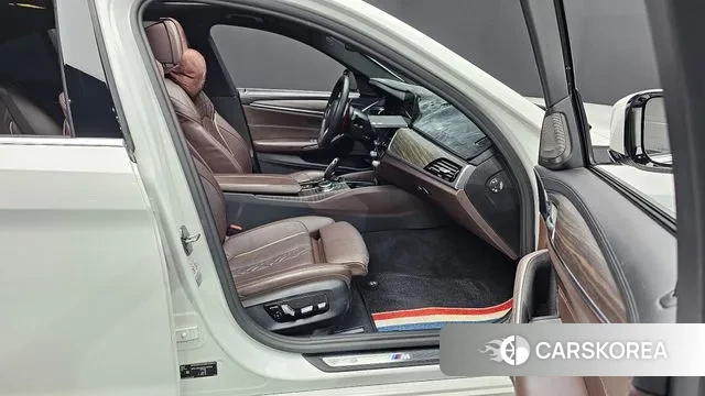 BMW 5 Series (G30) 2020 Белый из Кореи, фото 2