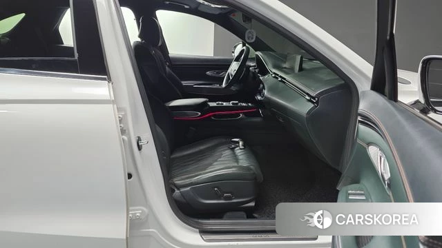 Genesis GV70 2022 Белый из Кореи, фото 2