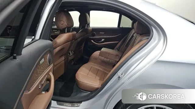 Mercedes-Benz E-Class W213 2022 Серебристо-серый из Кореи, фото 2