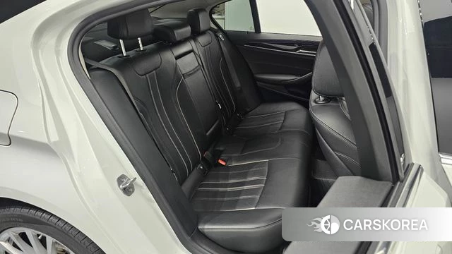 BMW 5 Series (G30) 2019 Белый из Кореи, фото 2