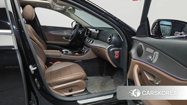 Mercedes-Benz E-Class W213 2018 Черный из Кореи, фото 2