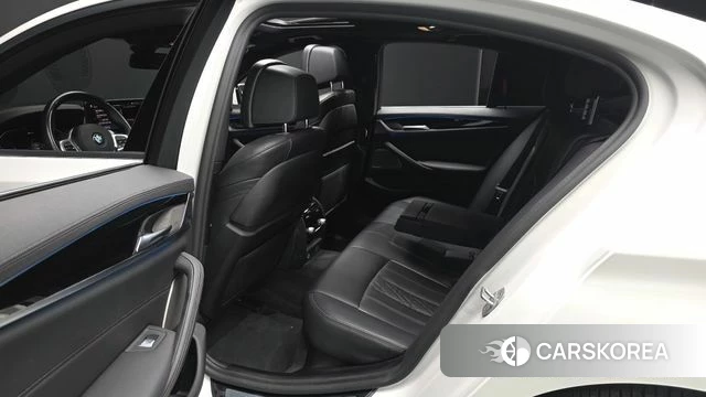 BMW 5 Series (G30) 2021 Белый из Кореи, фото 2