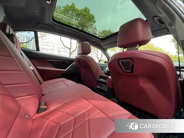 BMW 5 series 2025 Черный из Китая, фото 2