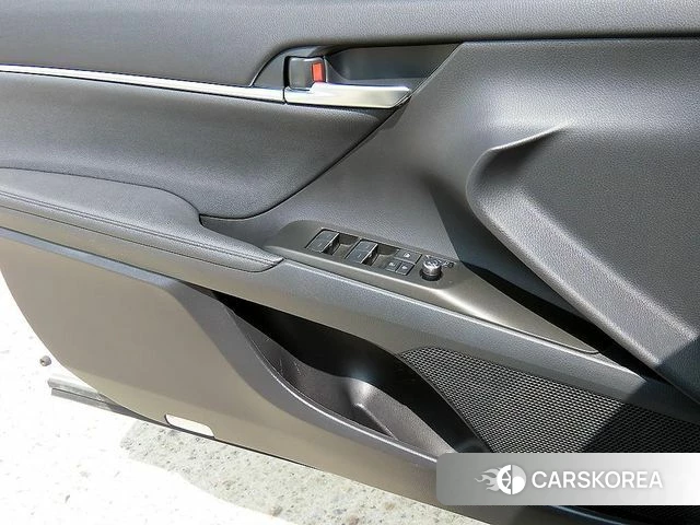 Toyota Camry (XV70) 2024 Белый из Кореи, фото 2