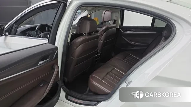 BMW 5 Series (G30) 2018 Белый из Кореи, фото 2